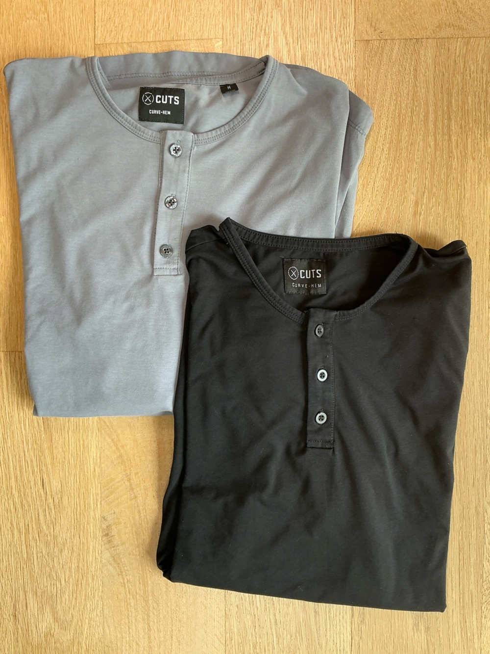 CUTS 2 Shirt Bundle Grey & Black Curve-Hem Long Sleeve Henley Men’s Size Medium